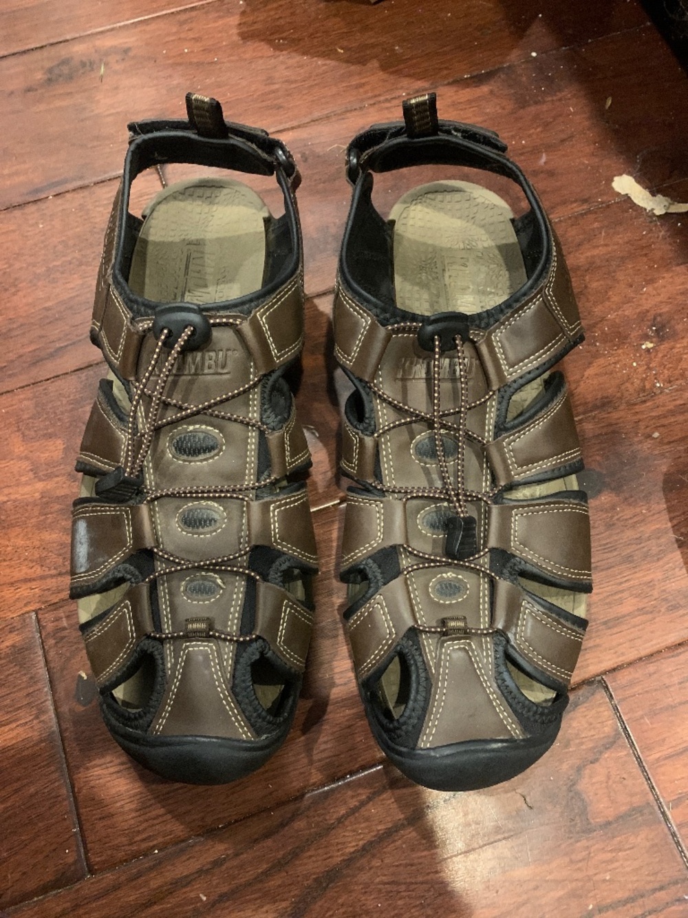 Khombu men’s sandals